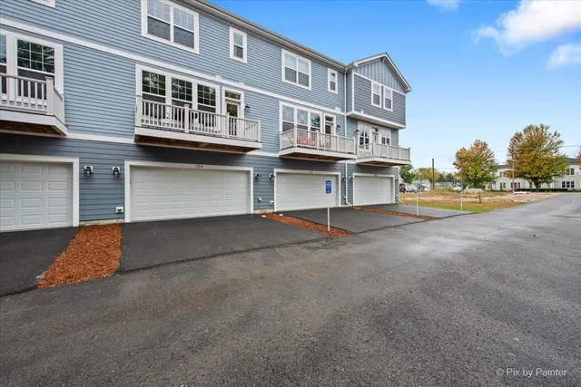 $377,900 | 124 East Main Street, Unit 23, Cary, IL 60013