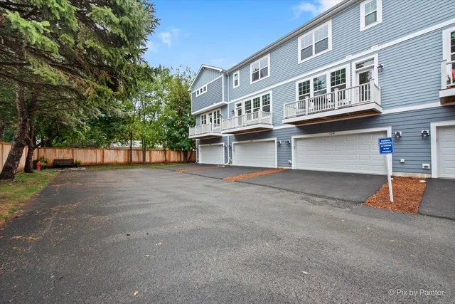 $377,900 | 124 East Main Street, Unit 23, Cary, IL 60013