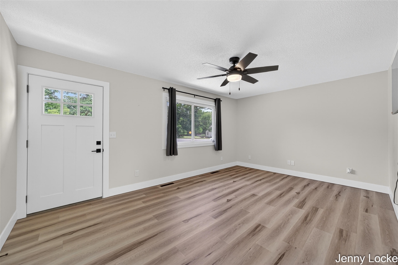 2391 MacArthur Road Muskegon, MI 49442 - Photo 9 of 41