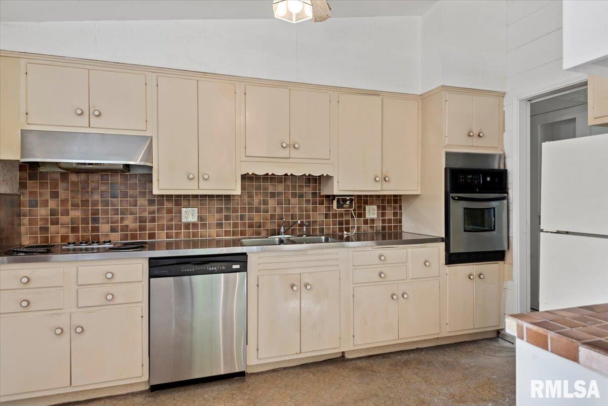 122 Circle Drive Springfield, IL 62703 - Photo 16 of 43 Gallery Image 16