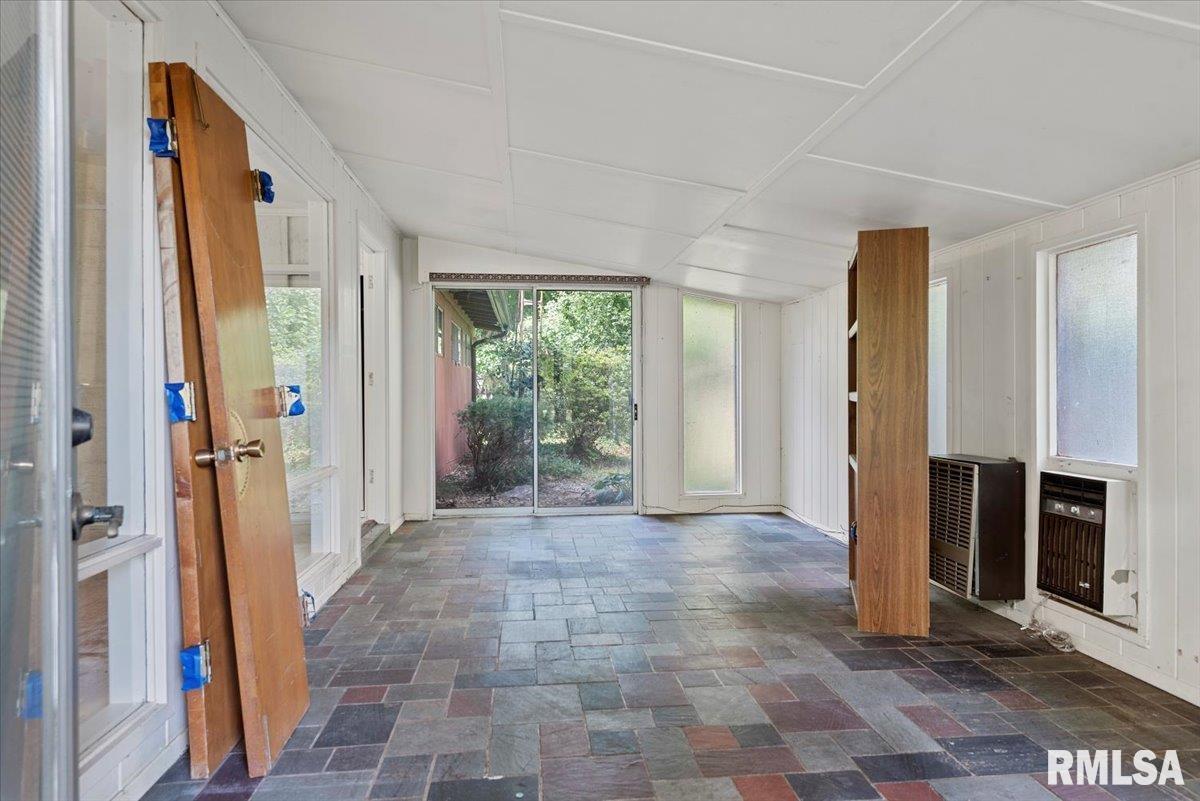 122 Circle Drive Springfield, IL 62703 - Photo 6 of 43 Gallery Image 6