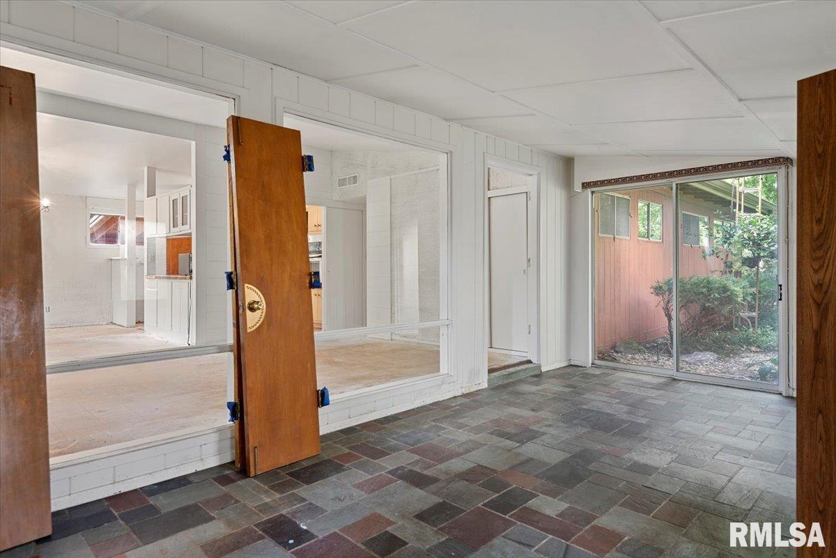 122 Circle Drive Springfield, IL 62703 - Photo 7 of 43 Gallery Image 7