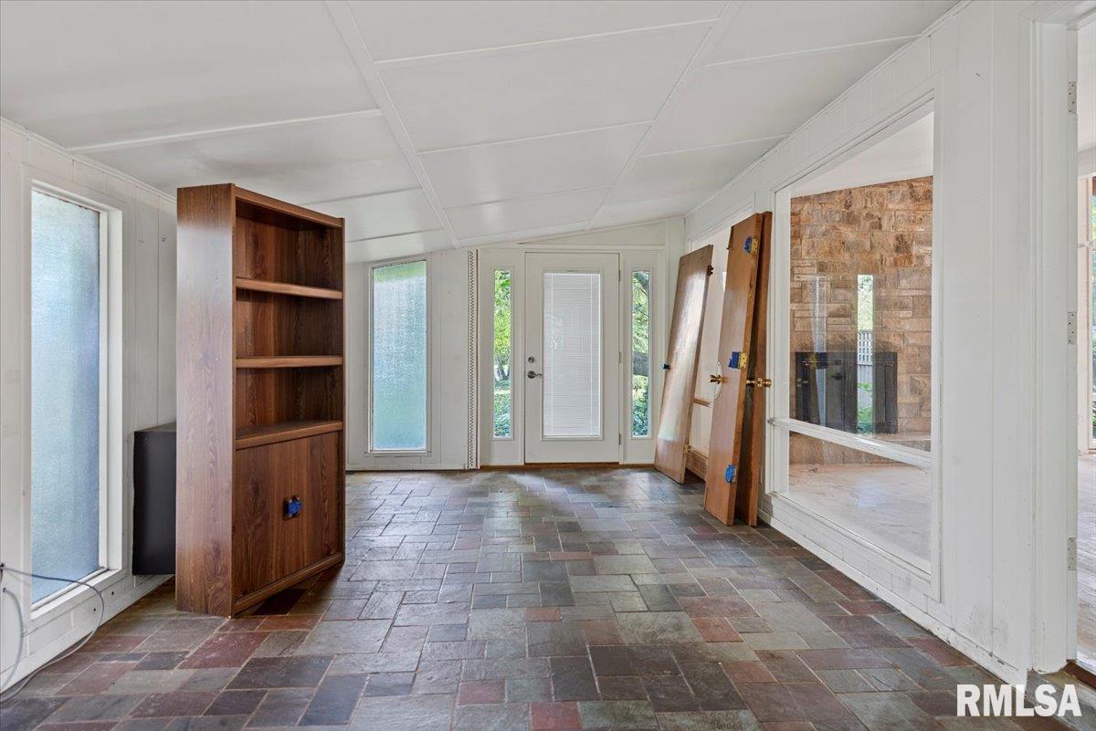 122 Circle Drive Springfield, IL 62703 - Photo 8 of 43 Gallery Image 8