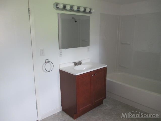 5481 Hammond Road Lapeer, MI 48446 - Photo 21 of 30 31191395-20.JPG