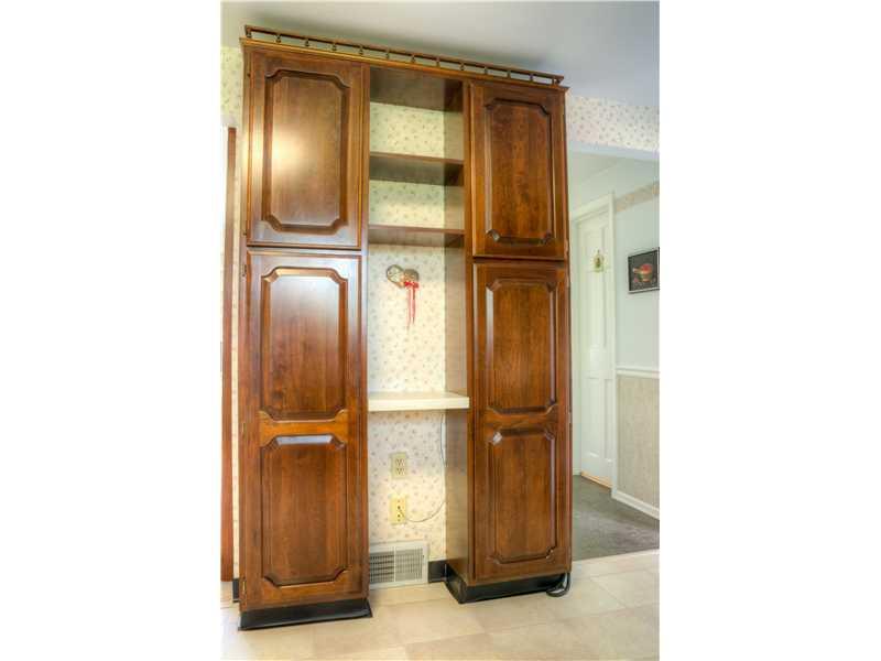 401 McKinney Road Wexford, PA 15090 - Photo 7 of 16 Kitchen. two pantry cabinets, plus shelves for your trinkets