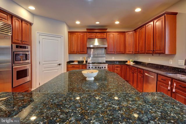 $2,420,000 | 1365 Hardison Lane, McLean, VA 22102