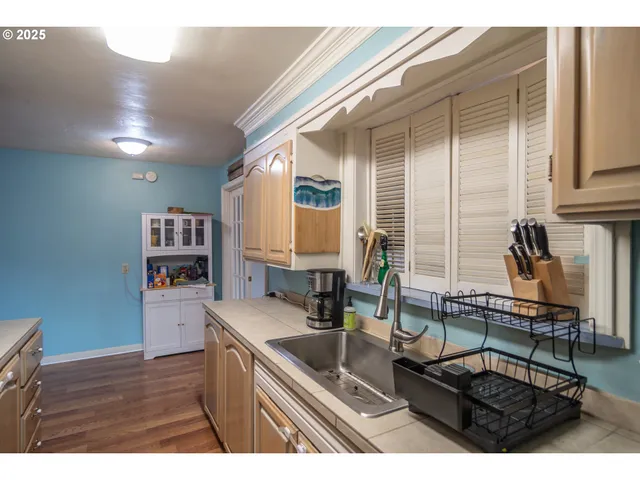 $370,000 | 663 Northeast Knoll Avenue, Roseburg, OR 97470