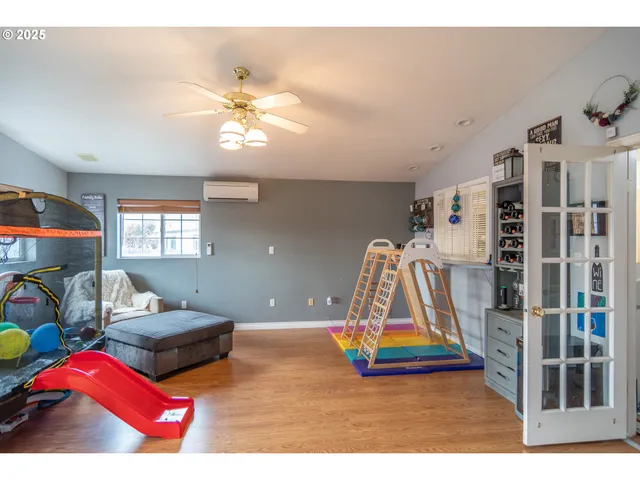 $370,000 | 663 Northeast Knoll Avenue, Roseburg, OR 97470