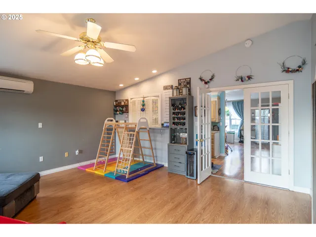 $370,000 | 663 Northeast Knoll Avenue, Roseburg, OR 97470