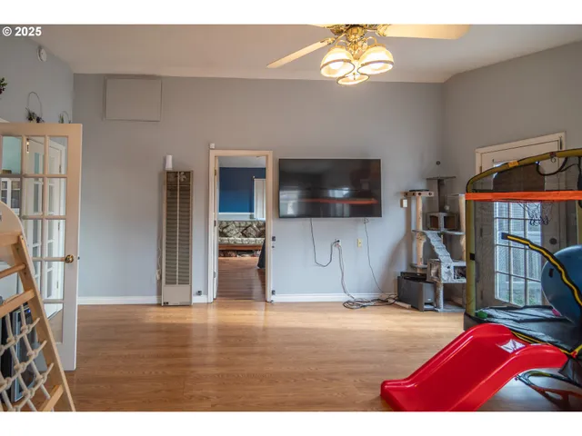 $370,000 | 663 Northeast Knoll Avenue, Roseburg, OR 97470