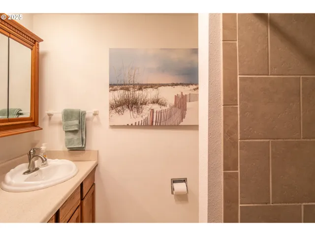 $370,000 | 663 Northeast Knoll Avenue, Roseburg, OR 97470