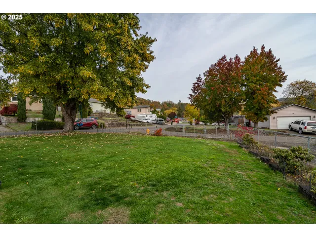 $370,000 | 663 Northeast Knoll Avenue, Roseburg, OR 97470