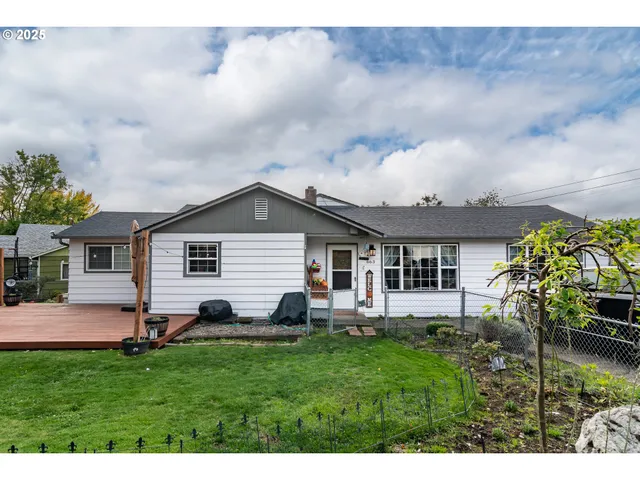 $370,000 | 663 Northeast Knoll Avenue, Roseburg, OR 97470