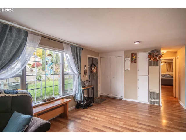 $370,000 | 663 Northeast Knoll Avenue, Roseburg, OR 97470