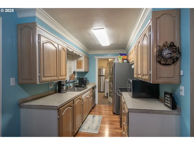 $370,000 | 663 Northeast Knoll Avenue, Roseburg, OR 97470