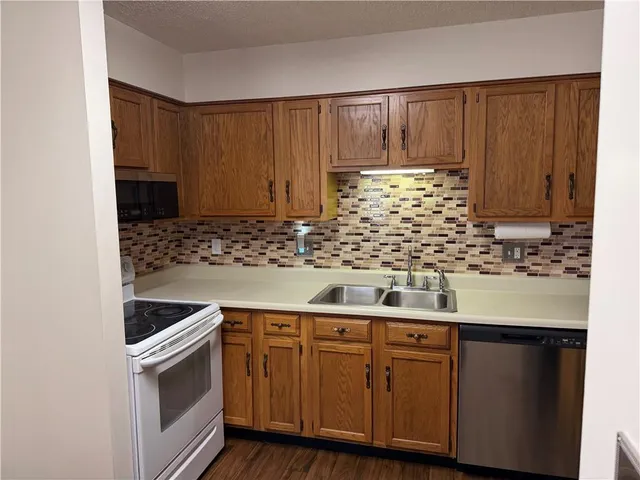 $180,000 | 4016 10th Avenue, Leavenworth, KS 66048