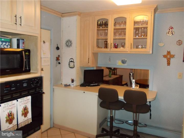 61 Hawk Road Levittown, PA 19056 - Photo 2 of 25 Kitchen