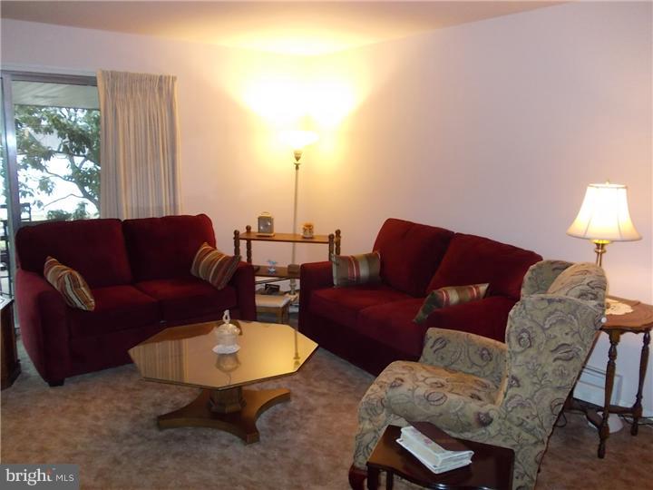 61 Hawk Road Levittown, PA 19056 - Photo 11 of 25 Living Room