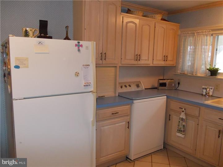 61 Hawk Road Levittown, PA 19056 - Photo 3 of 25 Kitchen