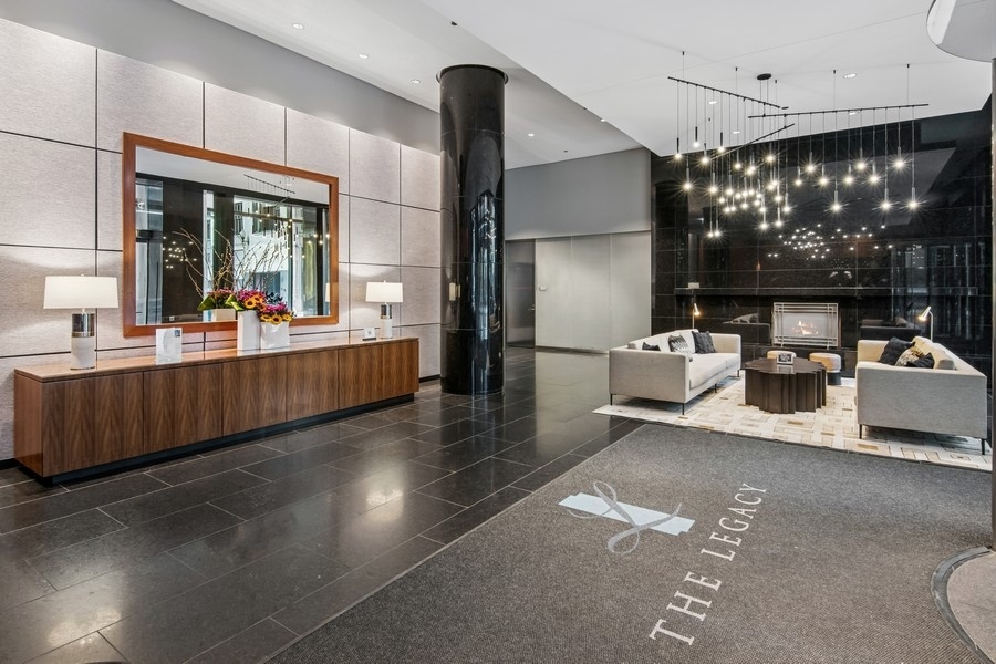 60 East Monroe Street, Unit 4006 Chicago, IL 60603 - Photo 19 of 26 a room with lots of table and chairs