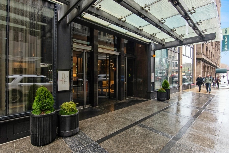 60 East Monroe Street, Unit 4006 Chicago, IL 60603 - Photo 2 of 26 a view of lobby with patio