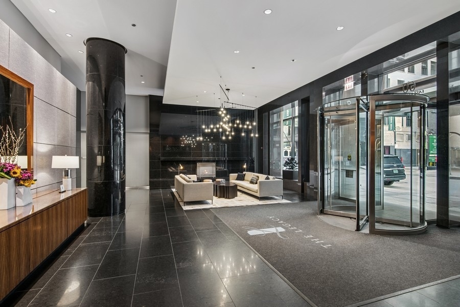 60 East Monroe Street, Unit 4006 Chicago, IL 60603 - Photo 26 of 26 a living room with furniture