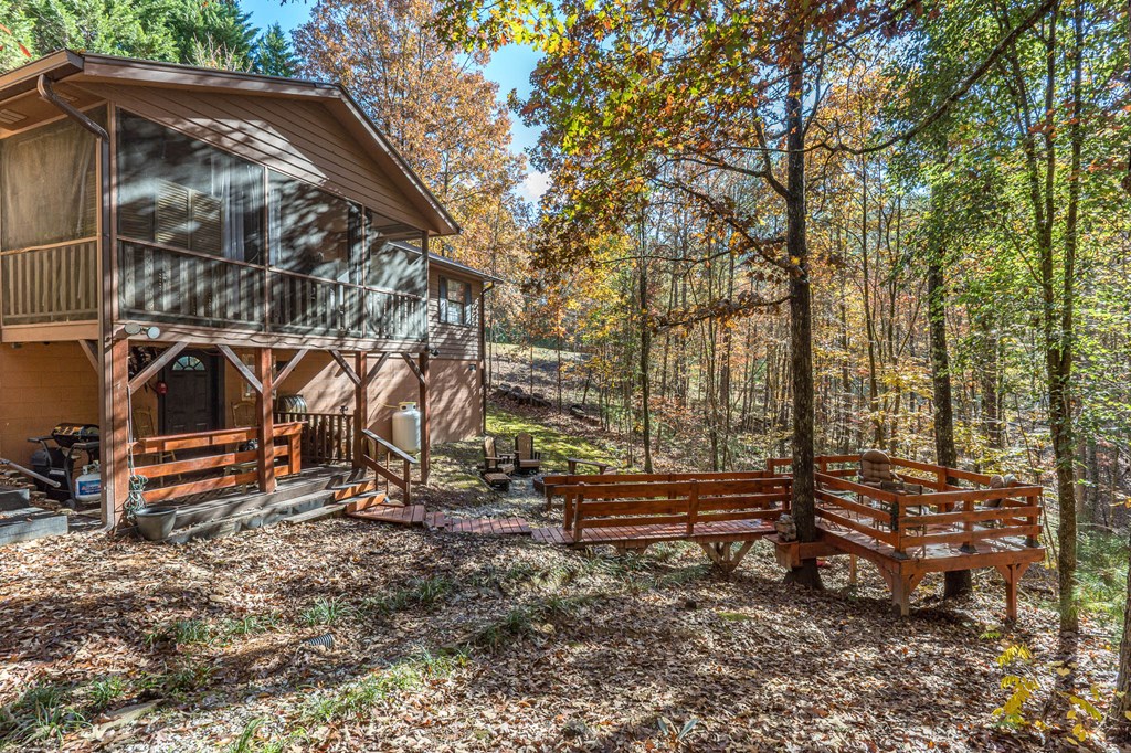 9 Settlers Crossing Way Murphy, NC 28906 - Photo 20 of 37 a backyard of a house with lots of green space
