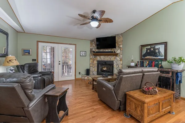 $299,500 | 9 Settlers Crossing Way, Murphy, NC 28906