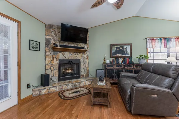 $299,500 | 9 Settlers Crossing Way, Murphy, NC 28906