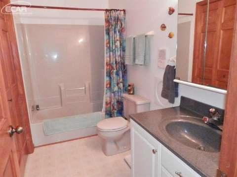 3489 East Rolston Road Fenton, MI 48430 - Photo 17 of 29 20443701-16.JPG