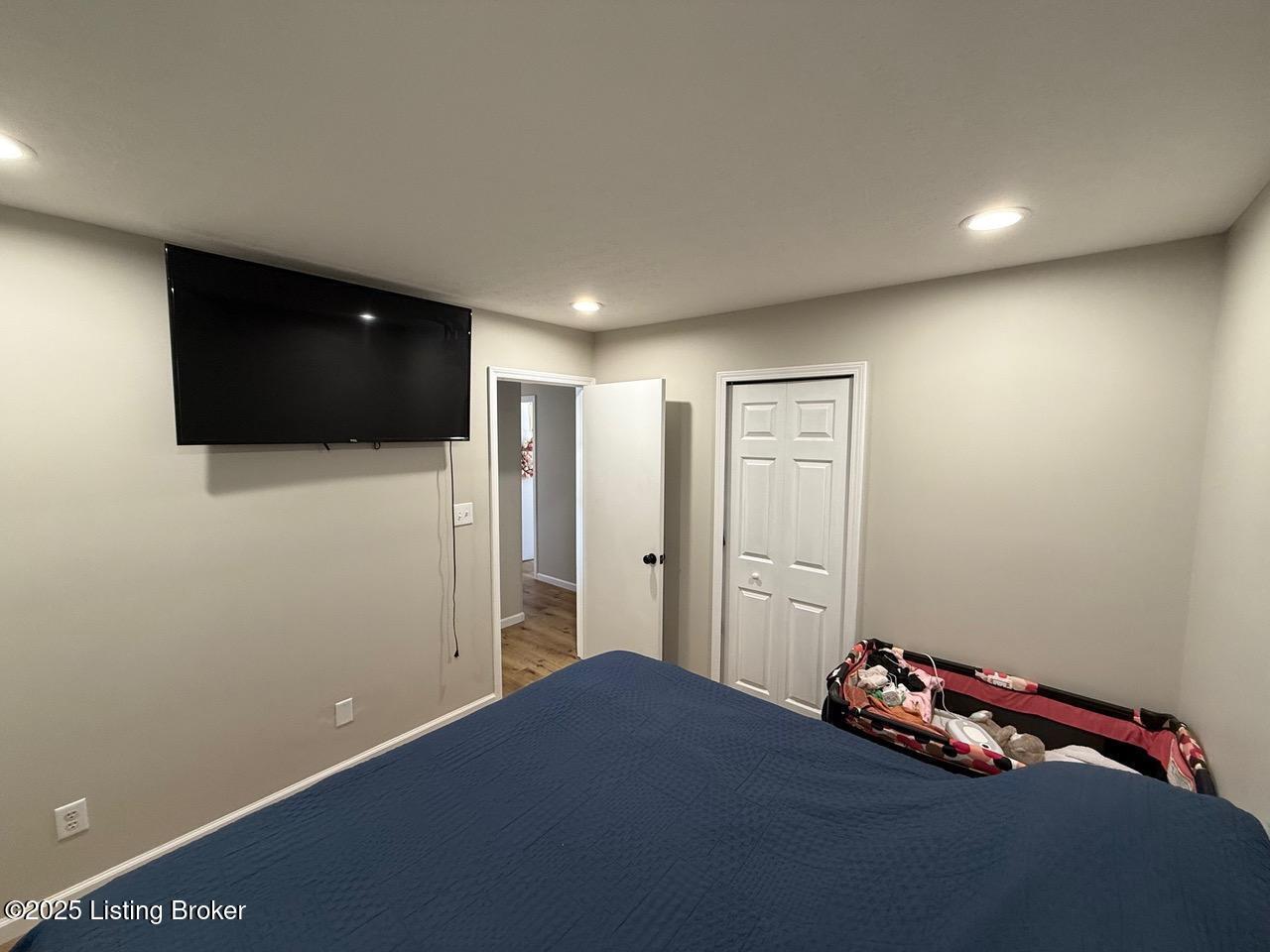 525 East Blue Jay Road Louisville, KY 40229 - Photo 10 of 11 525 Bedroom 2