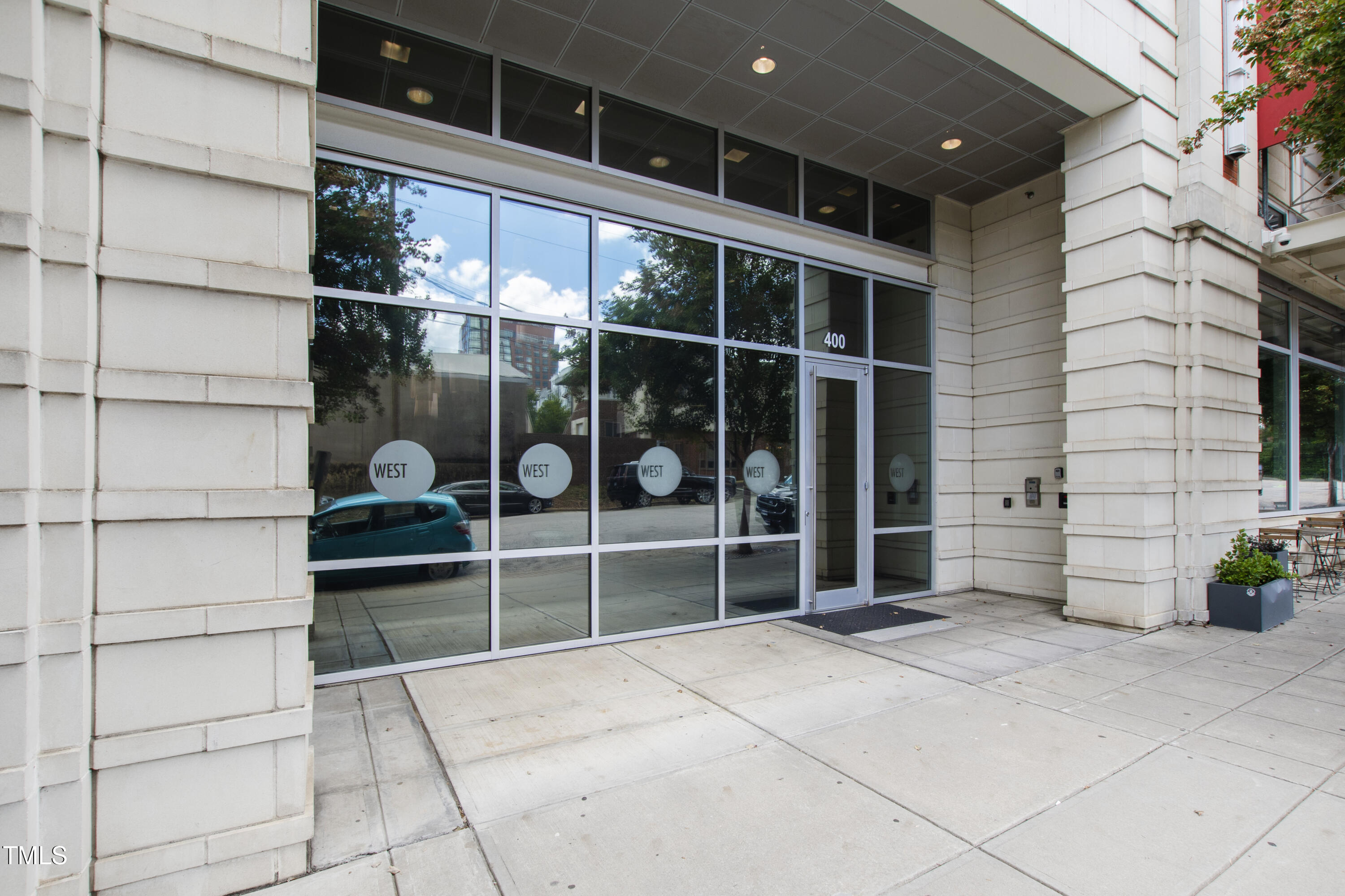 400 West North Street, Unit 610 Raleigh, NC 27603 - Photo 39 of 43 a view of a balcony