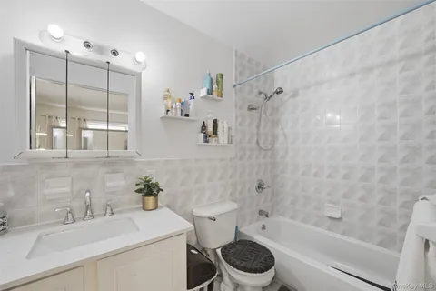 $1,400,000 | 235 Bronx River Road, Yonkers, NY 10704
