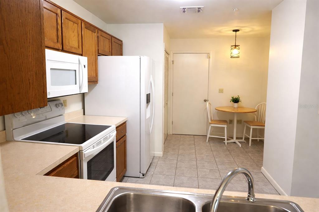 672 Post Oak Circle, Unit 106 Altamonte Springs, FL 32701 - Photo 6 of 21 a kitchen with a sink cabinets and window