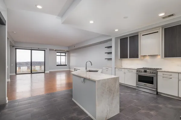 $580,000 | 717 Riverside Drive, Unit 1105, Memphis, TN 38103