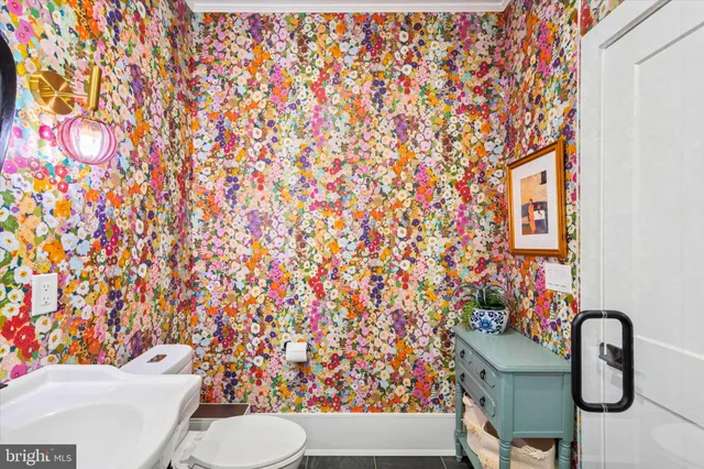 a view of a workspace with furniture