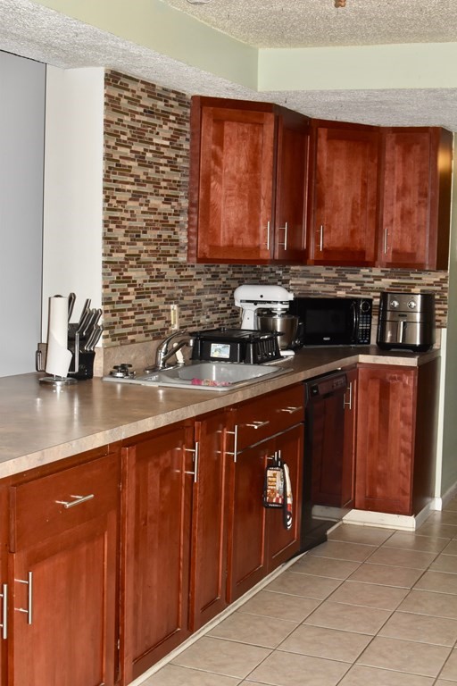 165 Gresham Street Springfield, MA 01119 - Photo 6 of 10
