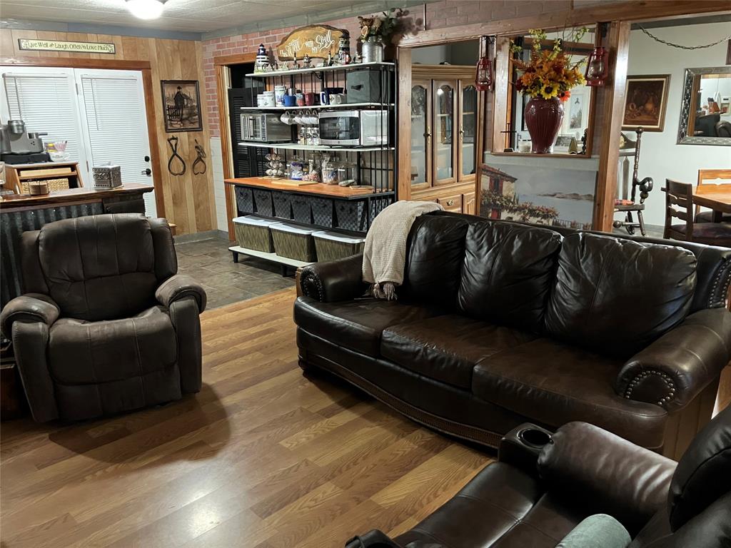 2454 Rains County Road 1402 Point, TX 75472 - Photo 6 of 27 Livingroom