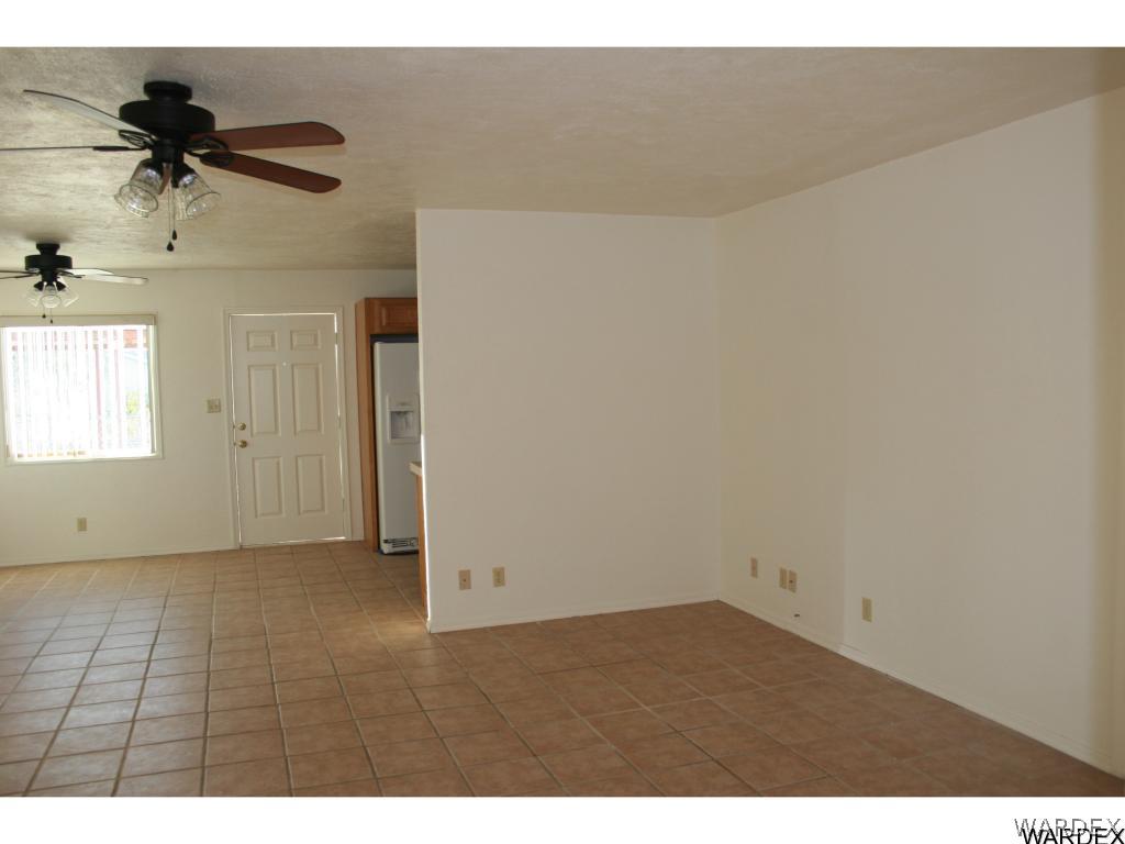 5219 Pasadena Road Fort Mohave, AZ 86426 - Photo 11 of 21 Living room