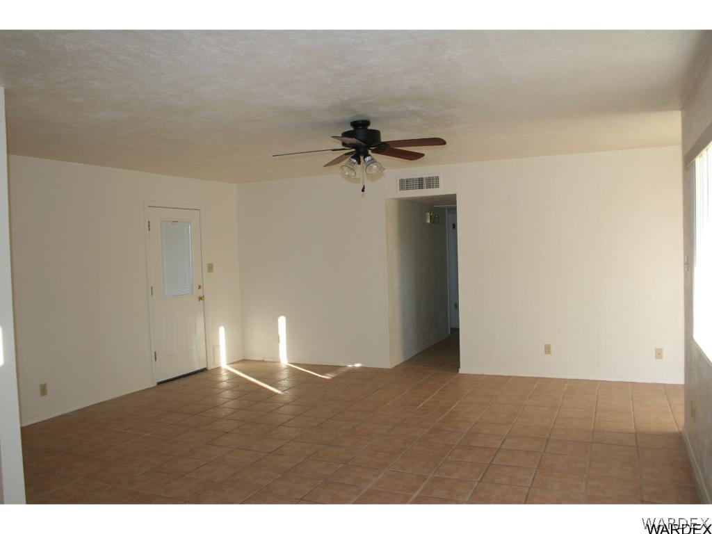 5219 Pasadena Road Fort Mohave, AZ 86426 - Photo 9 of 21 Living room