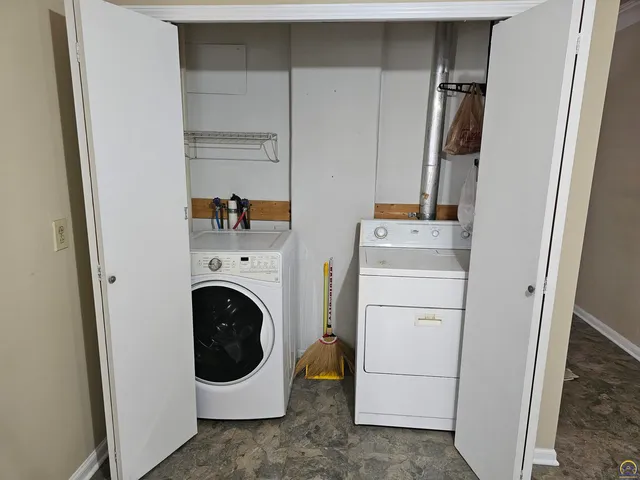 $119,500 | 2204 Southwest Kensington Court, Topeka, KS 66606