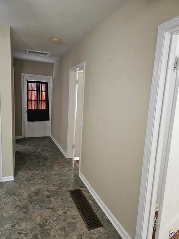 $119,500 | 2204 Southwest Kensington Court, Topeka, KS 66606