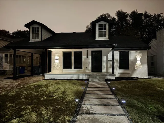 a picture of wall with a white wall