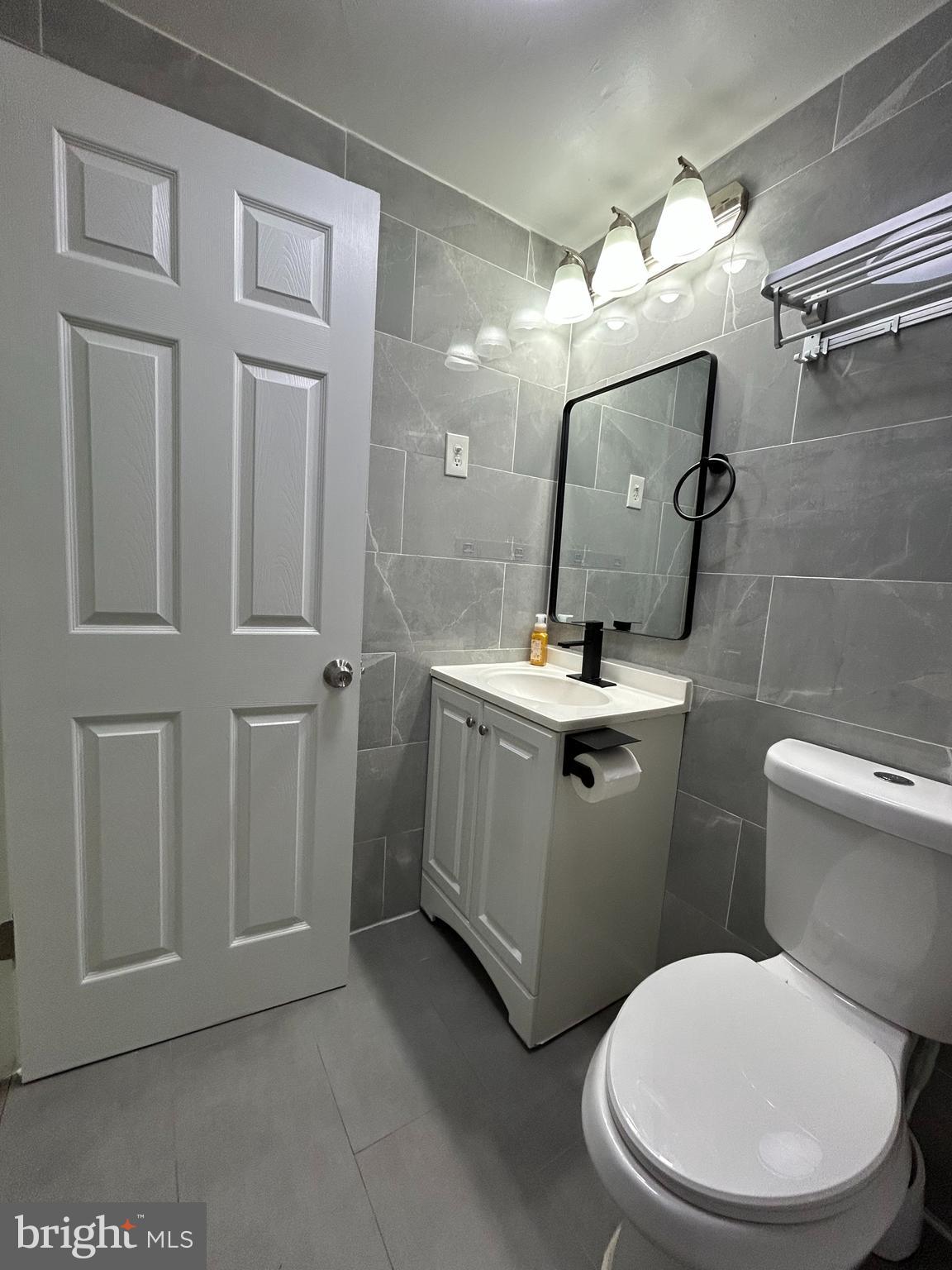 9456 Merryrest Road Columbia, MD 21045 - Photo 12 of 28 Upstairs Full Bathroom