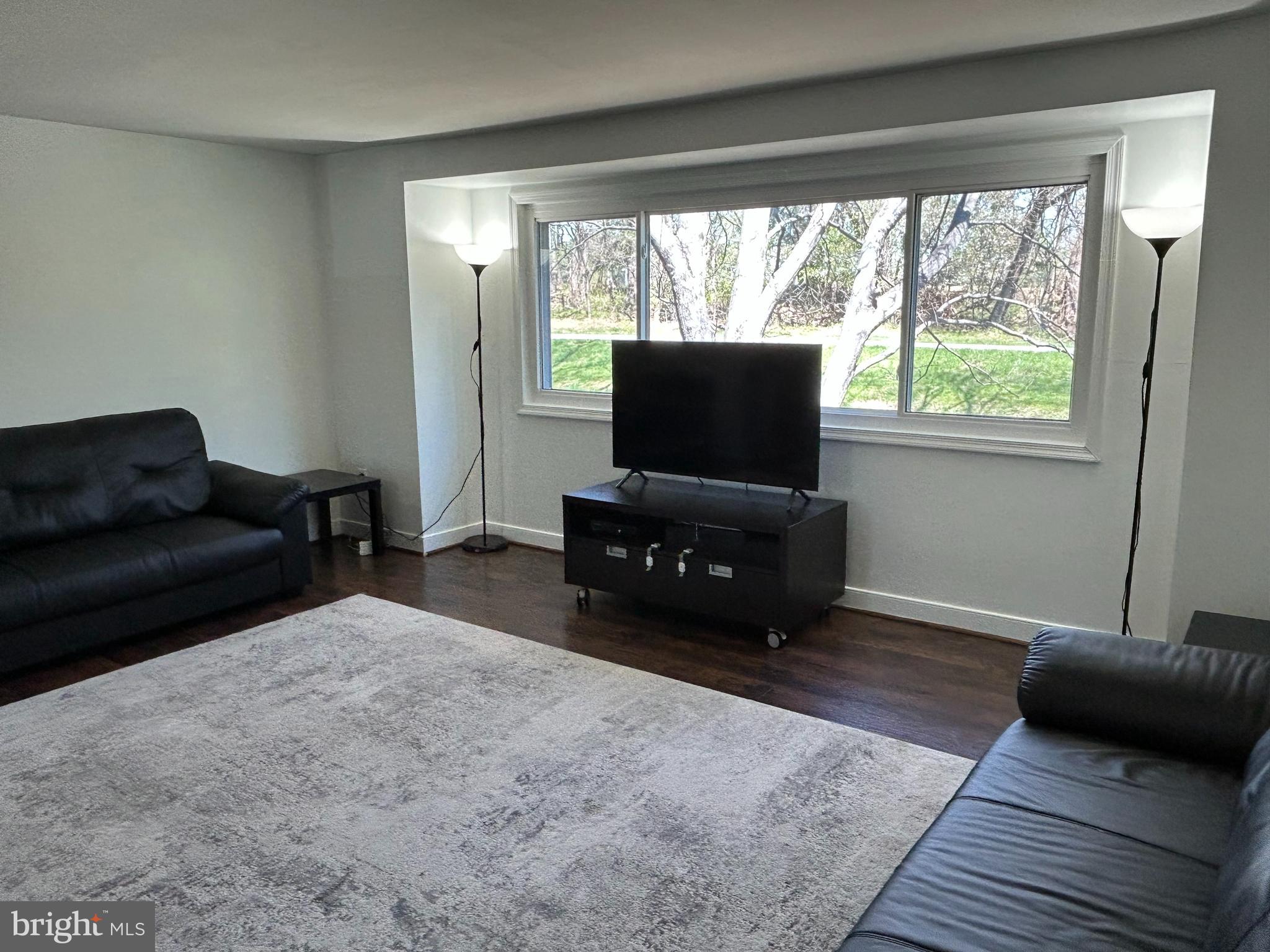 9456 Merryrest Road Columbia, MD 21045 - Photo 4 of 28 Living Room