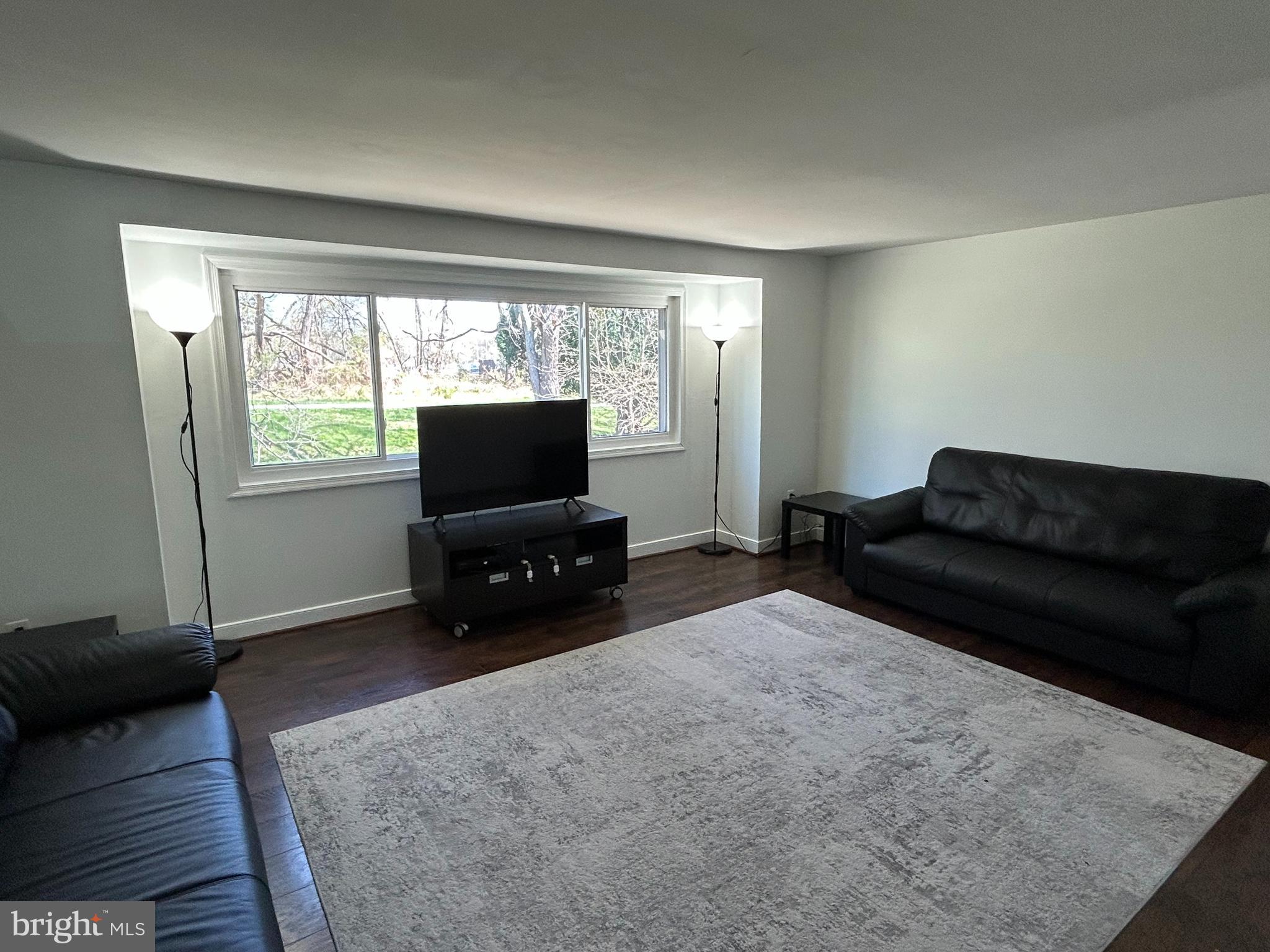 9456 Merryrest Road Columbia, MD 21045 - Photo 6 of 28 Living Room