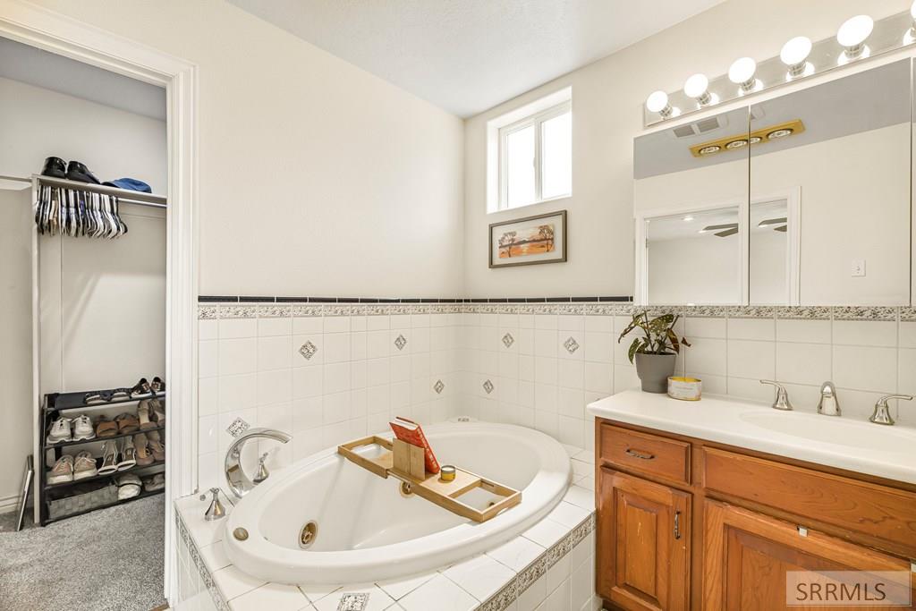 850 Spy Glass Point Pocatello, ID 83204 - Photo 22 of 68 Master Bathroom