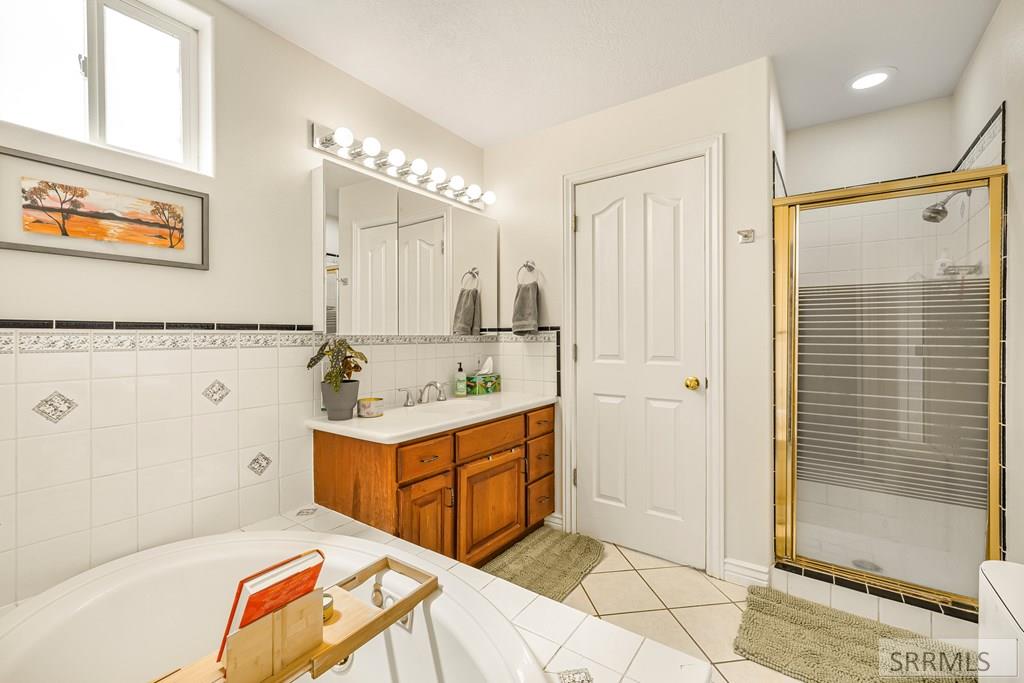 850 Spy Glass Point Pocatello, ID 83204 - Photo 23 of 68 Master Bathroom