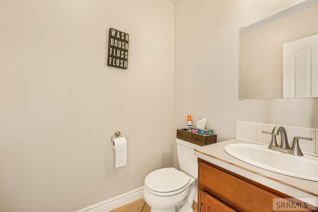 850 Spy Glass Point Pocatello, ID 83204 - Photo 37 of 68 Half Bathroom
