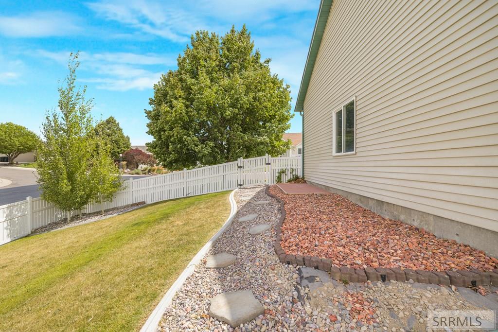 850 Spy Glass Point Pocatello, ID 83204 - Photo 52 of 68 Side Exterior/Yard